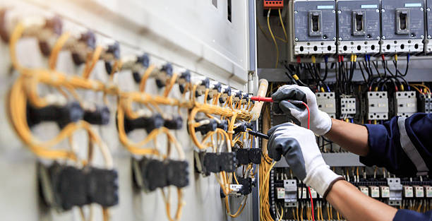 Professional Electrician technician working in Vidalia, GA